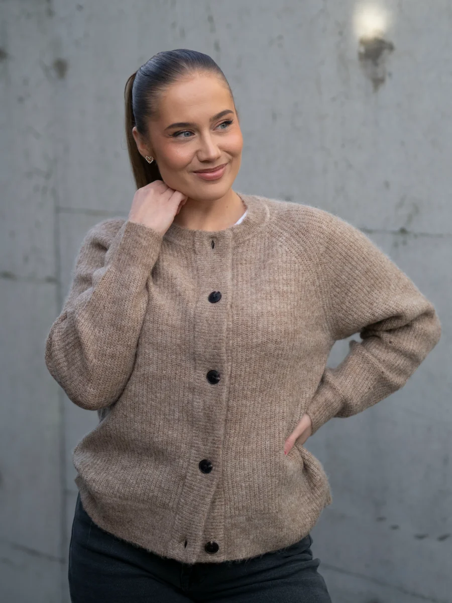 Lulu LS knit Short Cardigan Lysebrun - Image 2