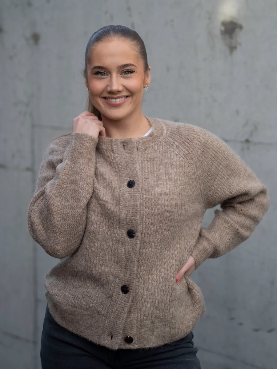 Lulu LS knit Short Cardigan Lysebrun - Image 5